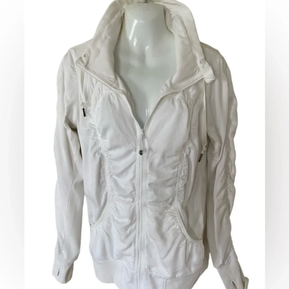 Lululemon 🍋Old School White Lined Ruched Jacket, no hood size 8
